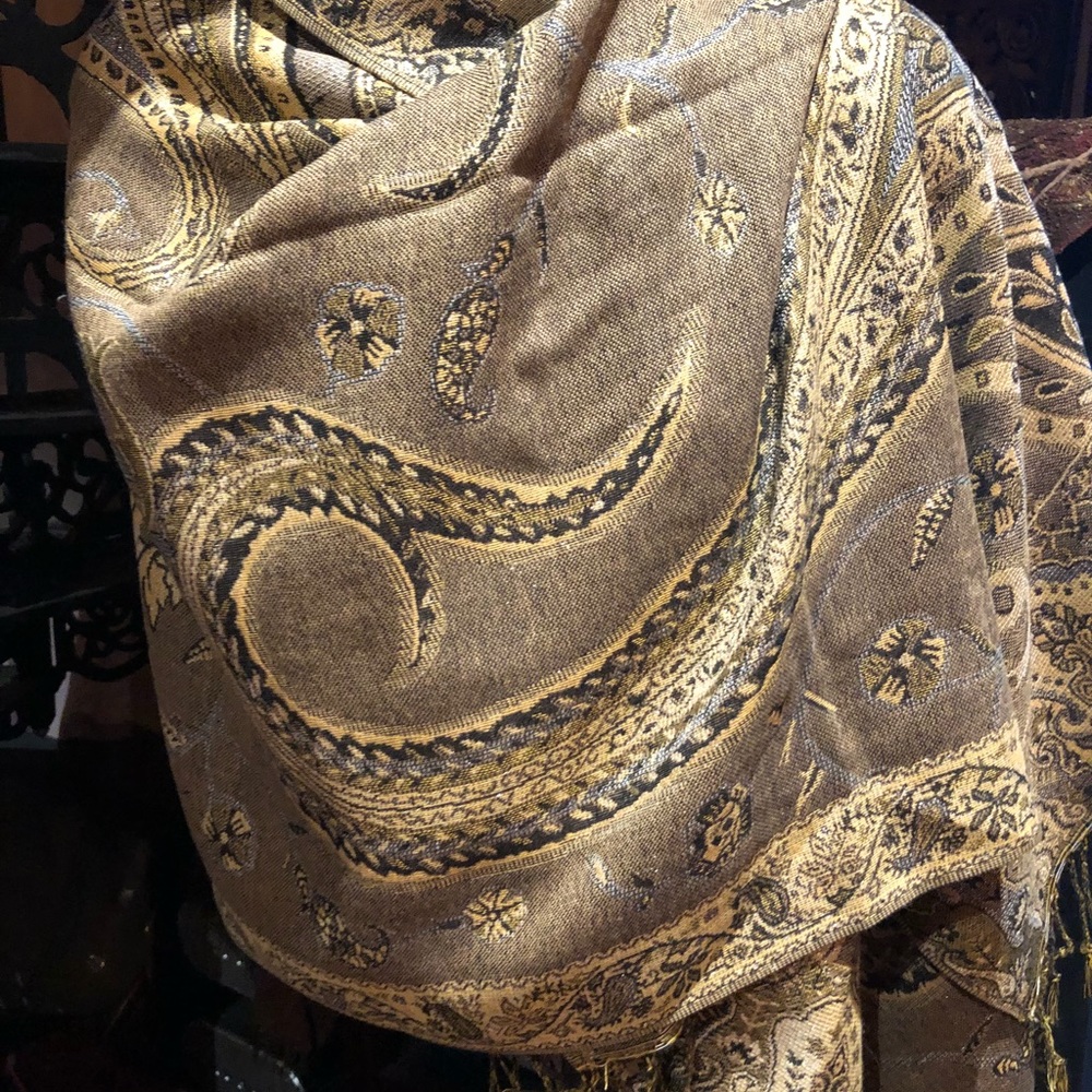 Vintage styled paisley pashmina shawl